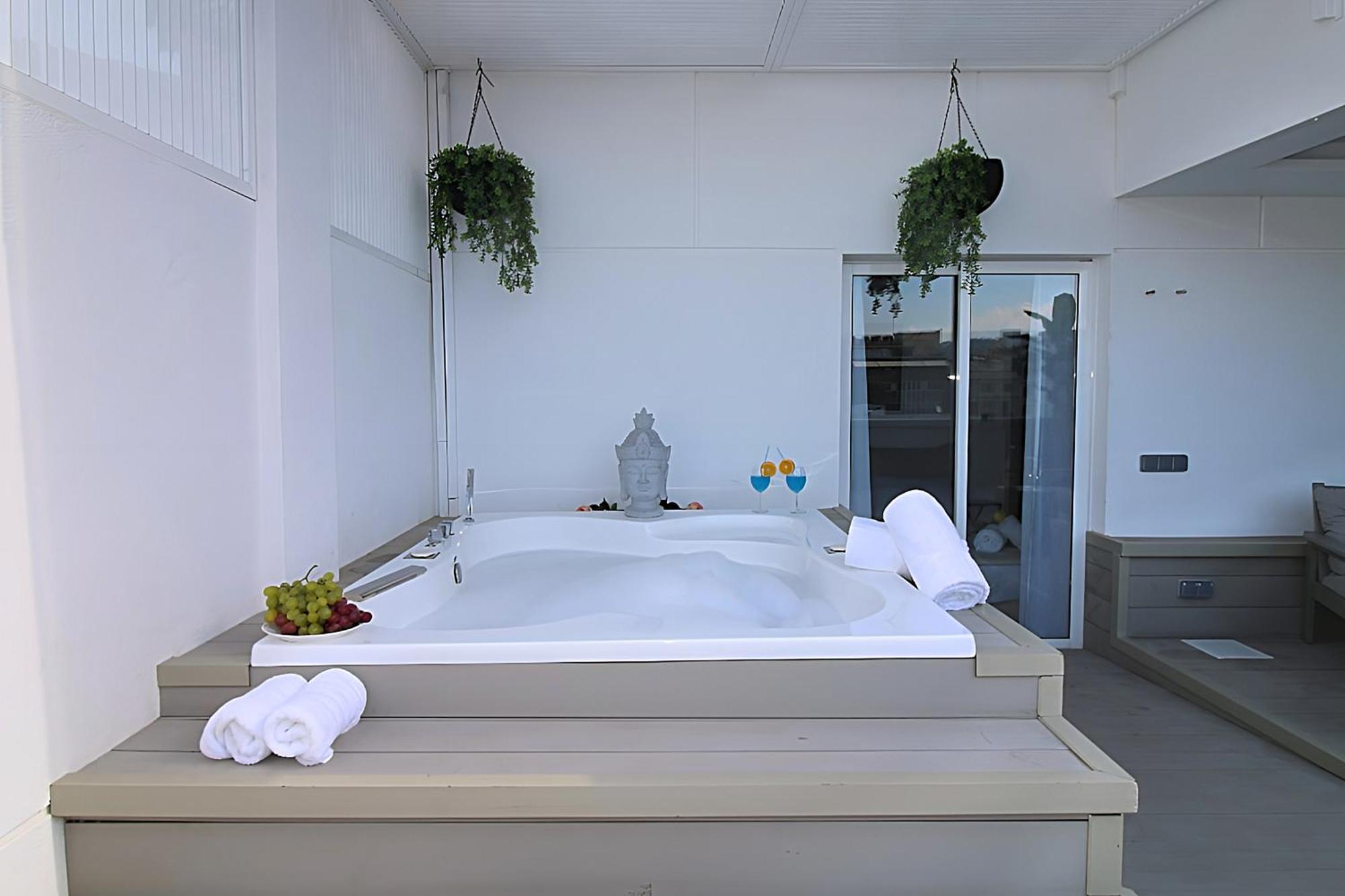 Our Penthouse With Jacuzzi Close To Paseo De Gracia * Barcellona